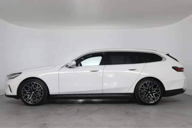 BMW i5 (2025) thumbnail 2