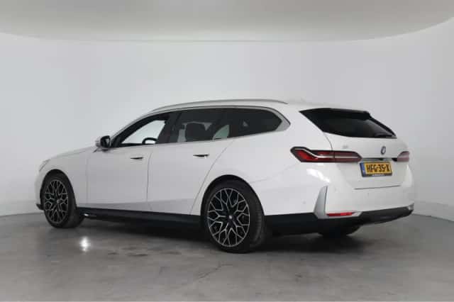 BMW i5 (2025) thumbnail 3