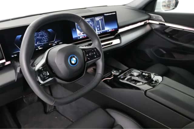 BMW i5 (2025) thumbnail 5