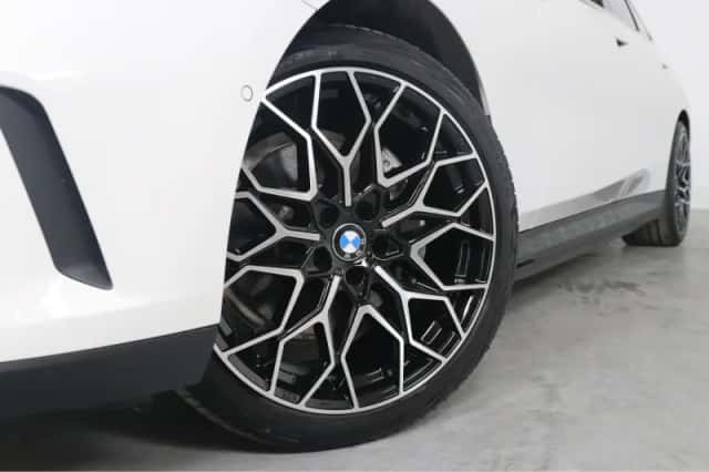 BMW i5 (2025) thumbnail 8