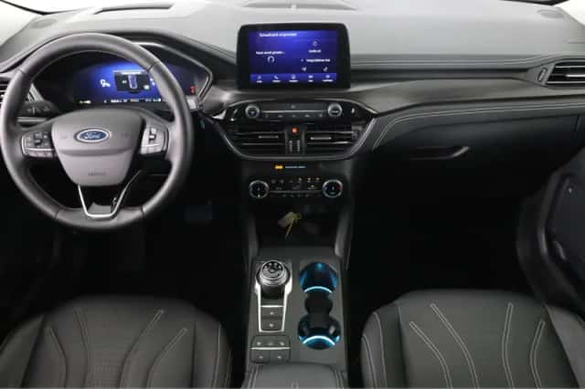 Ford Kuga (2023) thumbnail 4