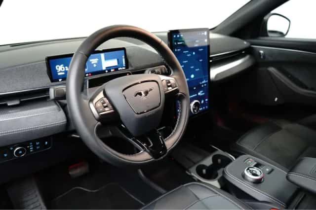 Ford Mustang Mach-E (2025) thumbnail 5