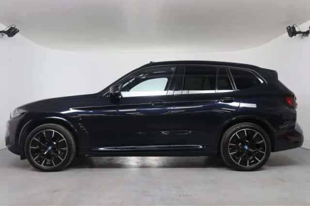 BMW iX3 (2023) thumbnail 2