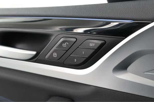 BMW iX3 (2023) thumbnail 7