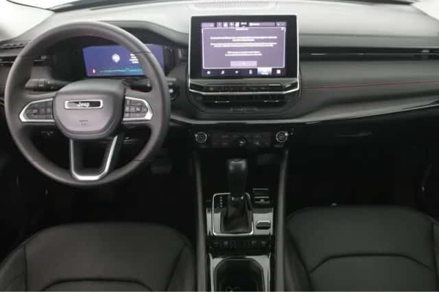 Jeep Compass (2024) thumbnail 4