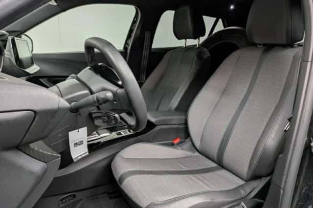 Peugeot e-2008 (2023) thumbnail 3