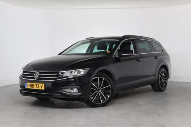 Volkswagen Passat (2023) thumbnail 1