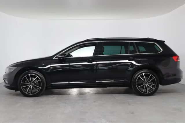 Volkswagen Passat (2023) thumbnail 2