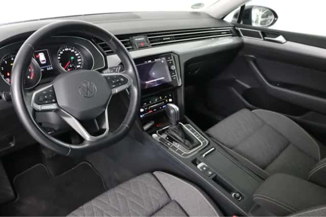 Volkswagen Passat (2023) thumbnail 5