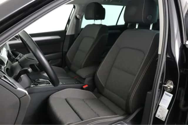 Volkswagen Passat (2023) thumbnail 6
