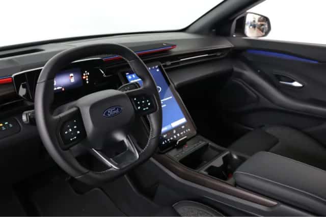 Ford Explorer (2026) thumbnail 5