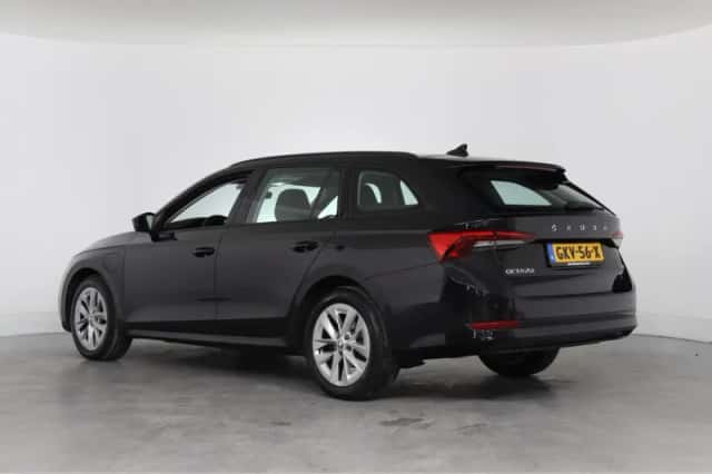 Škoda Octavia (2022) thumbnail 2