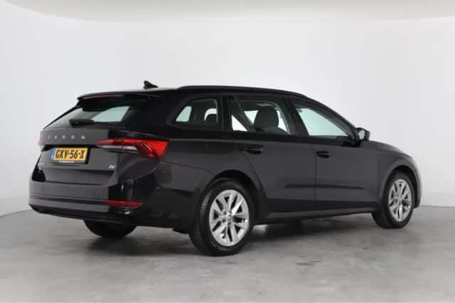 Škoda Octavia (2022) thumbnail 3