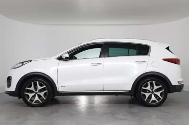Kia Sportage (2016) thumbnail 2