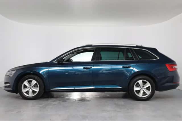 Škoda Superb (2022) thumbnail 2