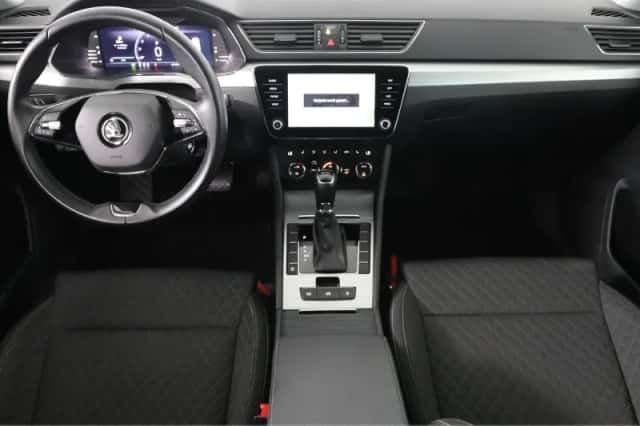 Škoda Superb (2022) thumbnail 4