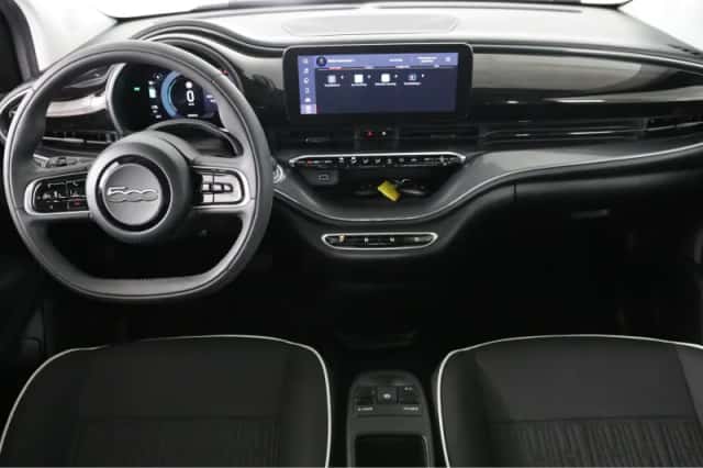 Fiat 500 (2023) thumbnail 2