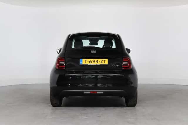 Fiat 500 (2023) thumbnail 3