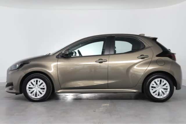 Toyota Yaris (2022) thumbnail 2