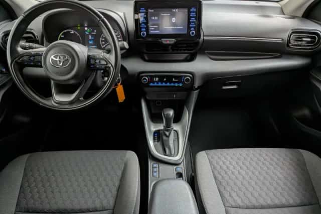 Toyota Yaris (2022) thumbnail 2
