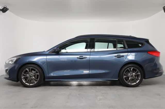 Ford Focus (2021) thumbnail 2
