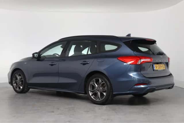 Ford Focus (2021) thumbnail 3