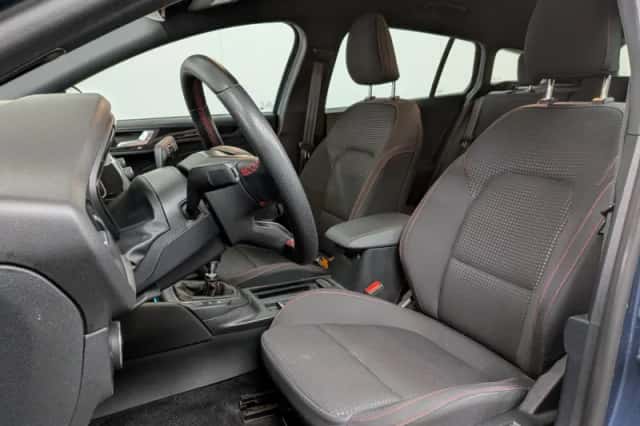 Ford Focus (2021) thumbnail 3