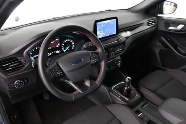Ford Focus (2021) thumbnail 5