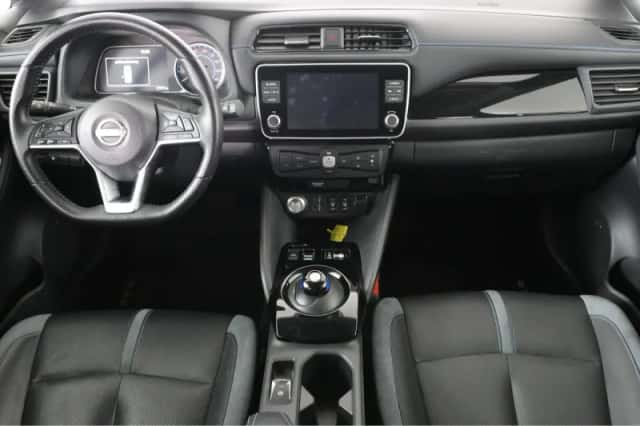 Nissan Leaf (2022) thumbnail 2