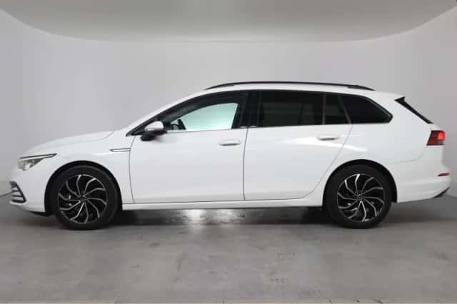 Volkswagen Golf (2021) thumbnail 2