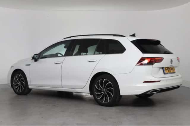 Volkswagen Golf (2021) thumbnail 3