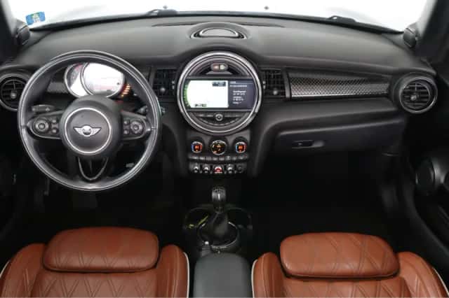 MINI Cabrio (2017) thumbnail 3