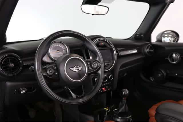 MINI Cabrio (2017) thumbnail 5