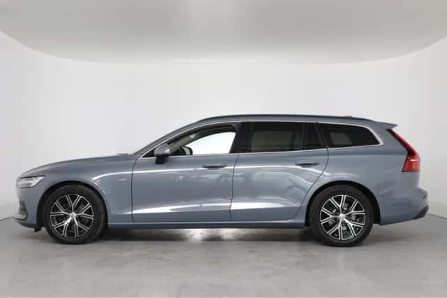 Volvo V60 (2023) thumbnail 2