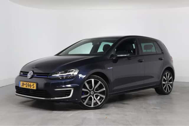 Volkswagen Golf (2016) thumbnail 1