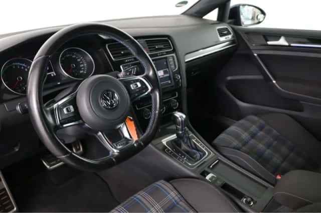 Volkswagen Golf (2016) thumbnail 5