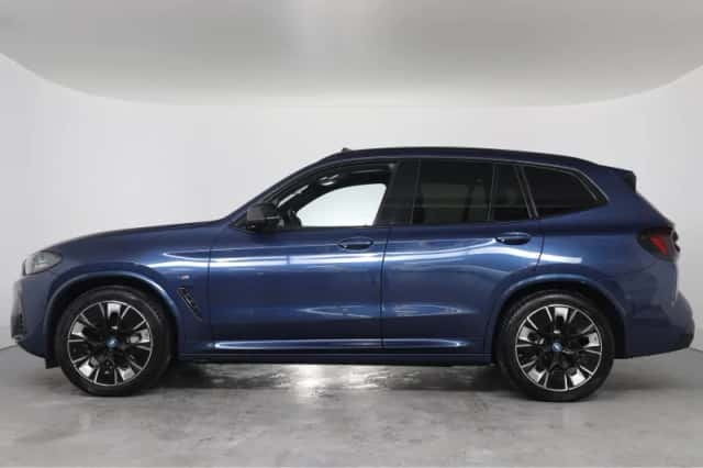 BMW iX3 (2022) thumbnail 2