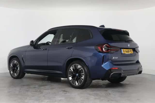 BMW iX3 (2022) thumbnail 3