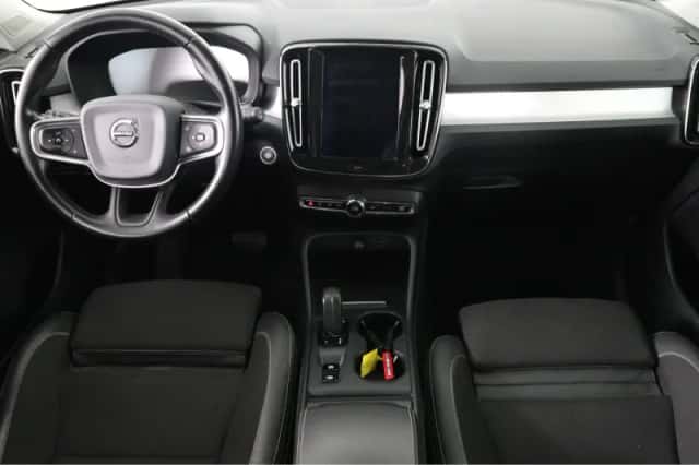 Volvo XC40 (2019) thumbnail 2