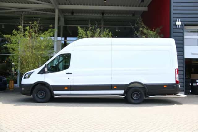 Ford E-Transit (2025) thumbnail 4
