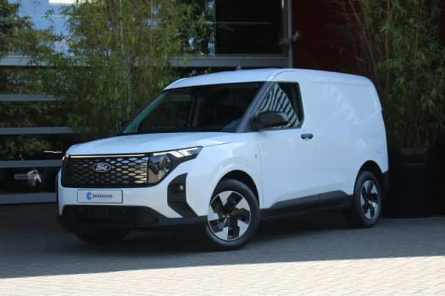 Ford E-Transit Courier (2025) thumbnail 1