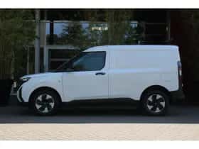 Ford E-Transit Courier (2025) thumbnail 3