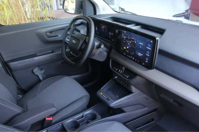 Ford E-Transit Courier (2025) thumbnail 4