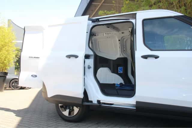 Ford E-Transit Courier (2025) thumbnail 6