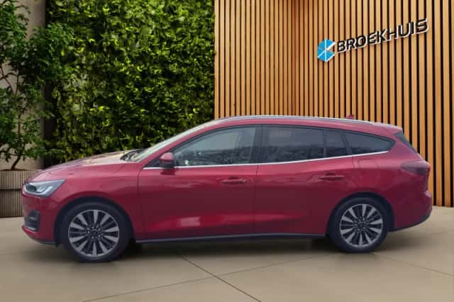 Ford Focus (2024) thumbnail 3