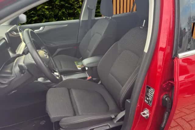 Ford Focus (2024) thumbnail 4
