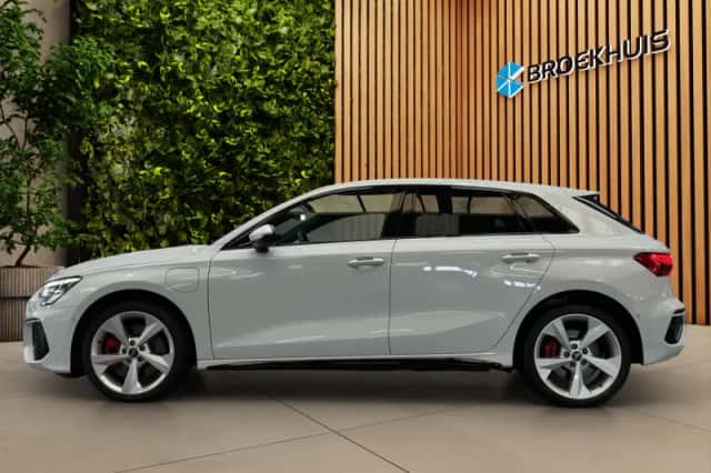 Audi A3 (2021) thumbnail 3
