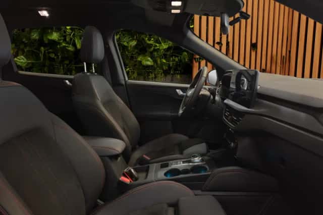 Ford Kuga (2025) thumbnail 3