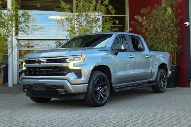 Chevrolet Silverado (2023) thumbnail 1