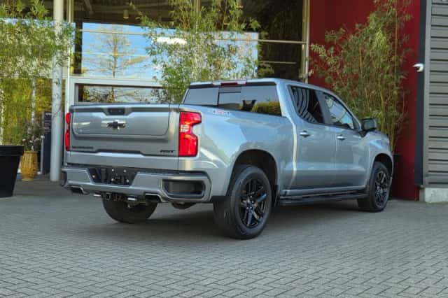 Chevrolet Silverado (2023) thumbnail 2